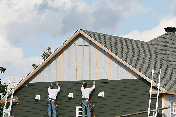 Professional Siding technician working in Albertson, NY